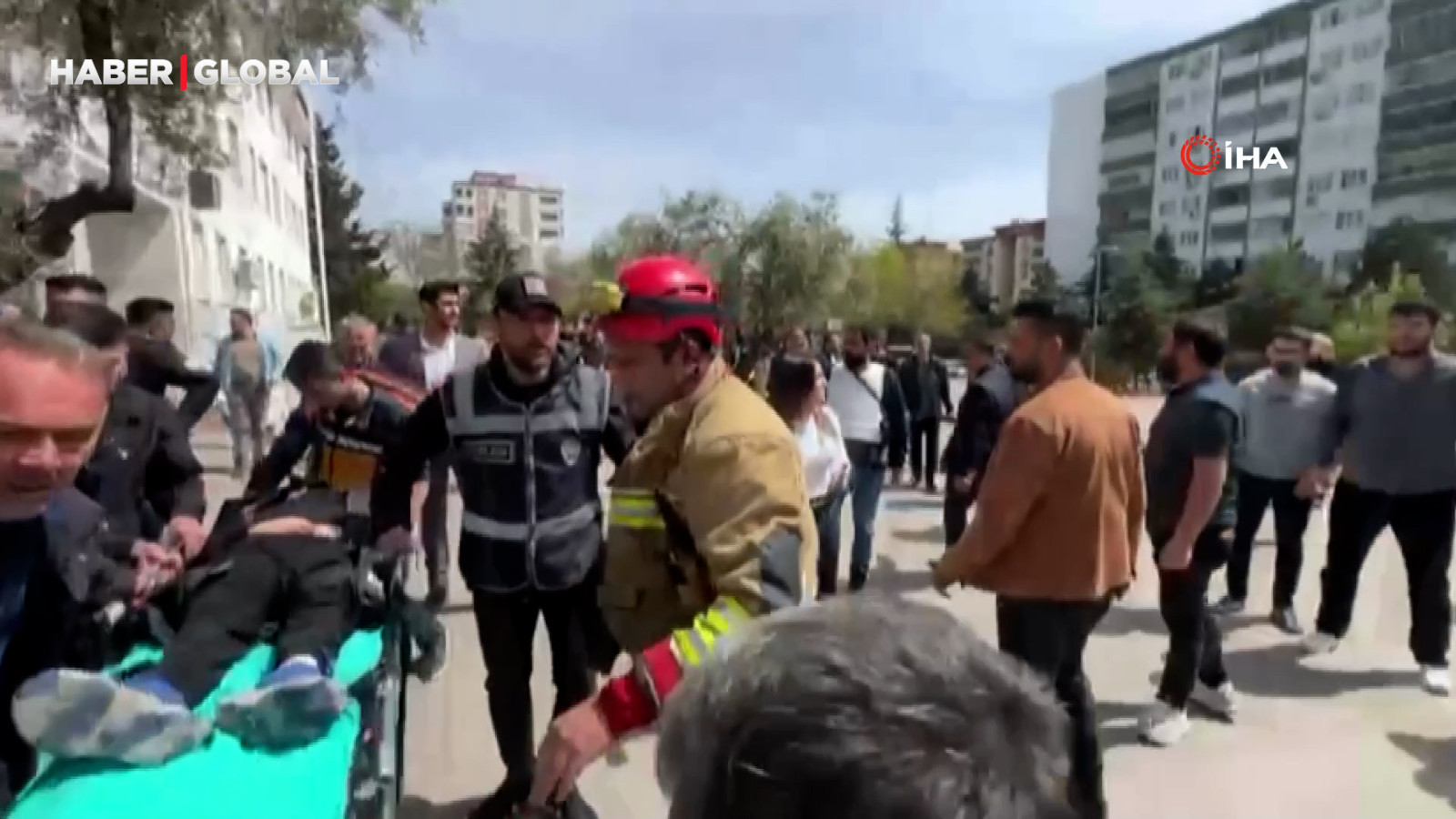 Kahramanmaraş’ta ortaokula silahlı saldırı: Veliler sinir krizi geçirdi