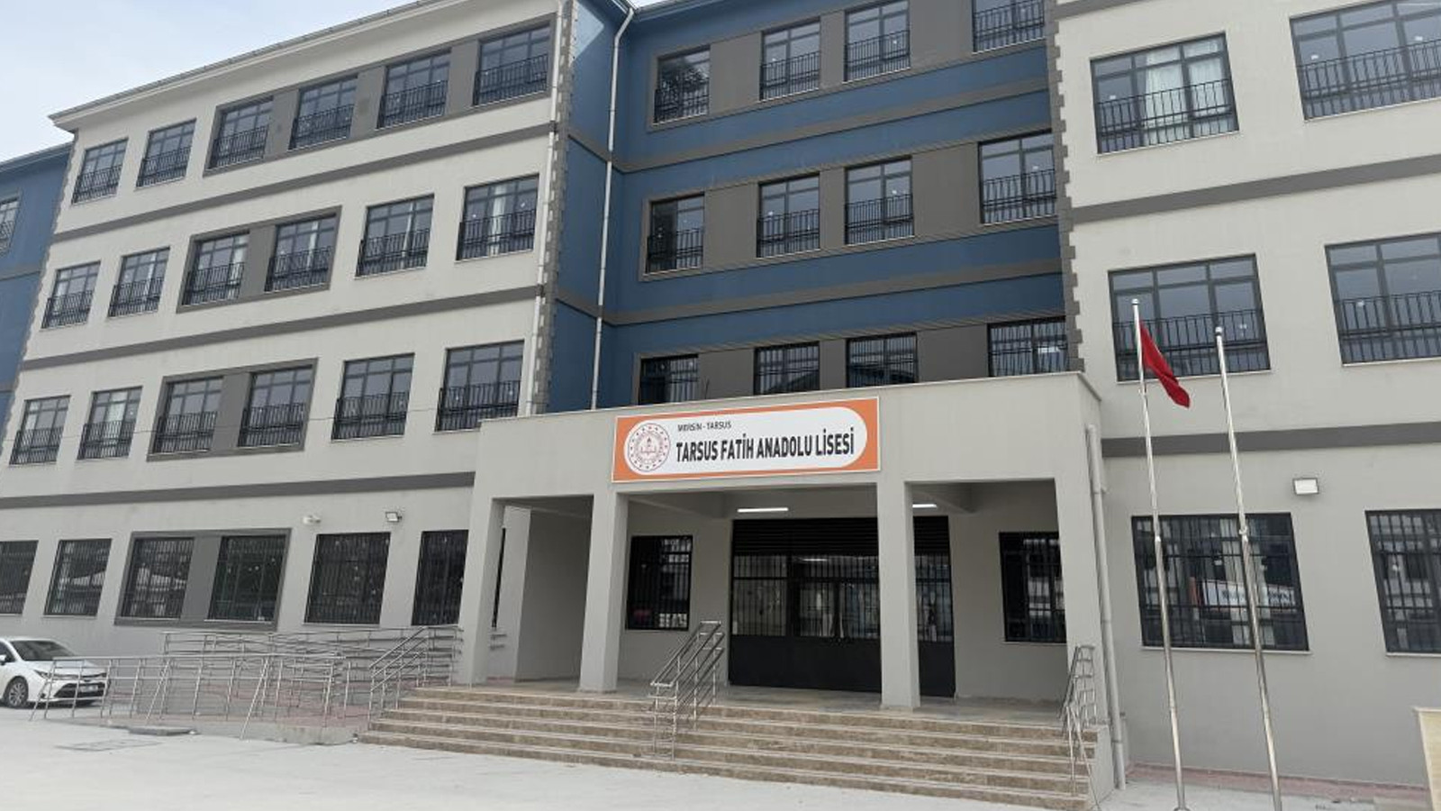 Mersin'de bir lise öğrencisi silahla yakalandı