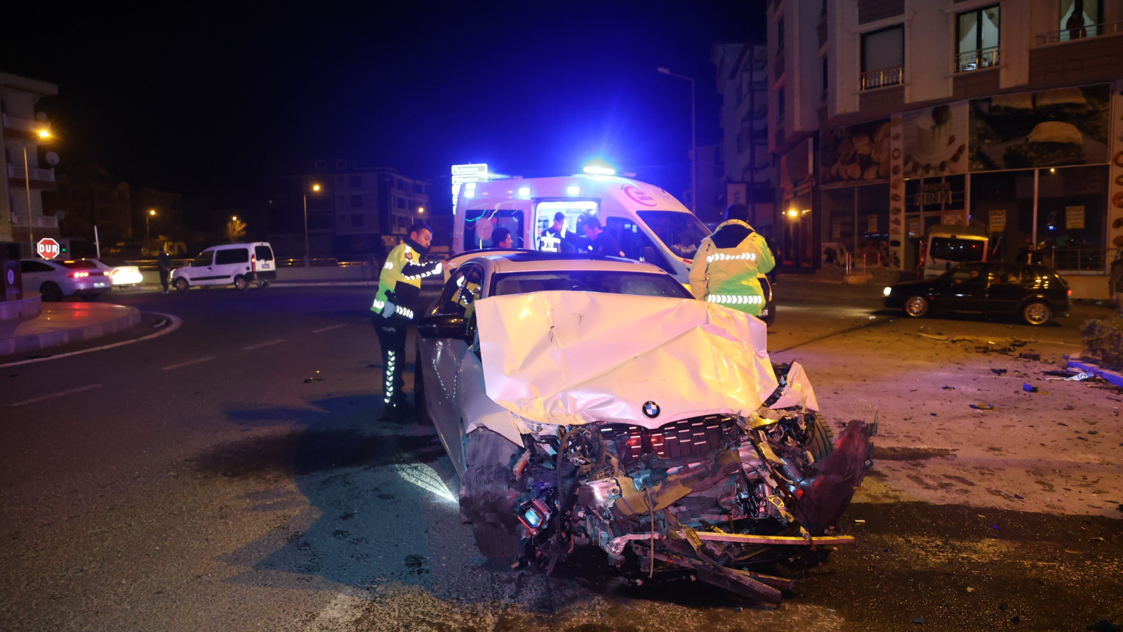 Nevşehir'de otomobil ile minibüs çarpıştı: 1'i ağır 3 yaralı 