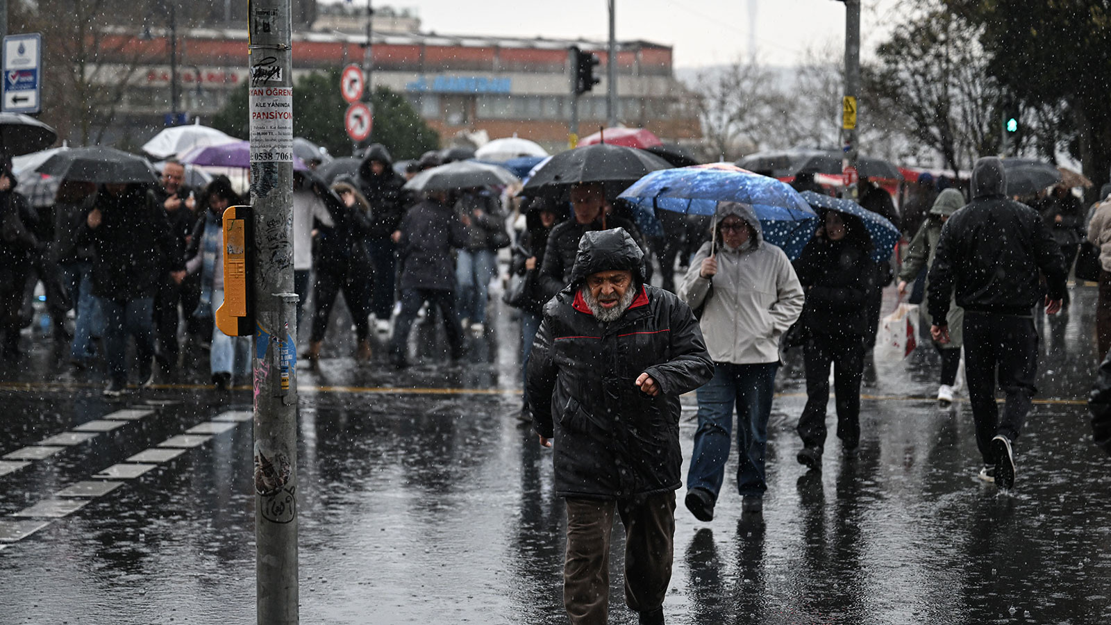 Meteoroloji'den son rapor: Bu illerimize yarından itibaren sağanak yağış geliyor