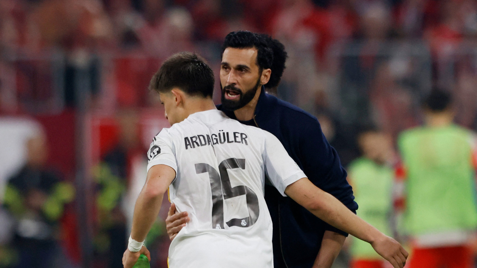 Arda Güler kırmızı kart gördü! Bayern'den ince gönderme