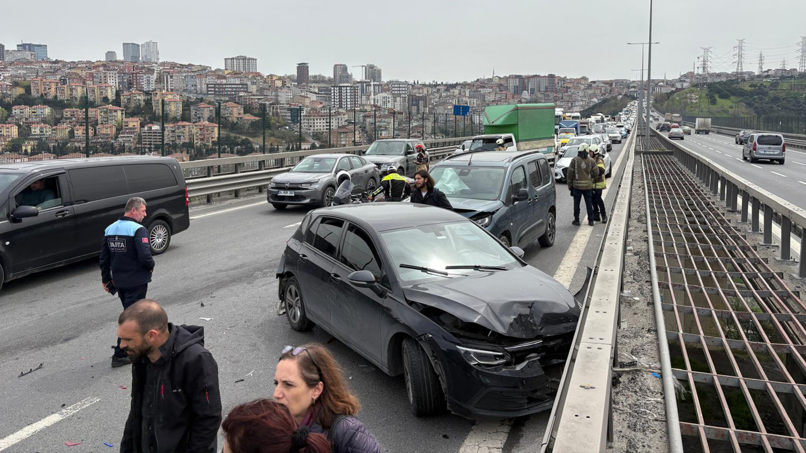 Kağıthane’de zincirleme trafik kazası: 6 araç hasar gördü