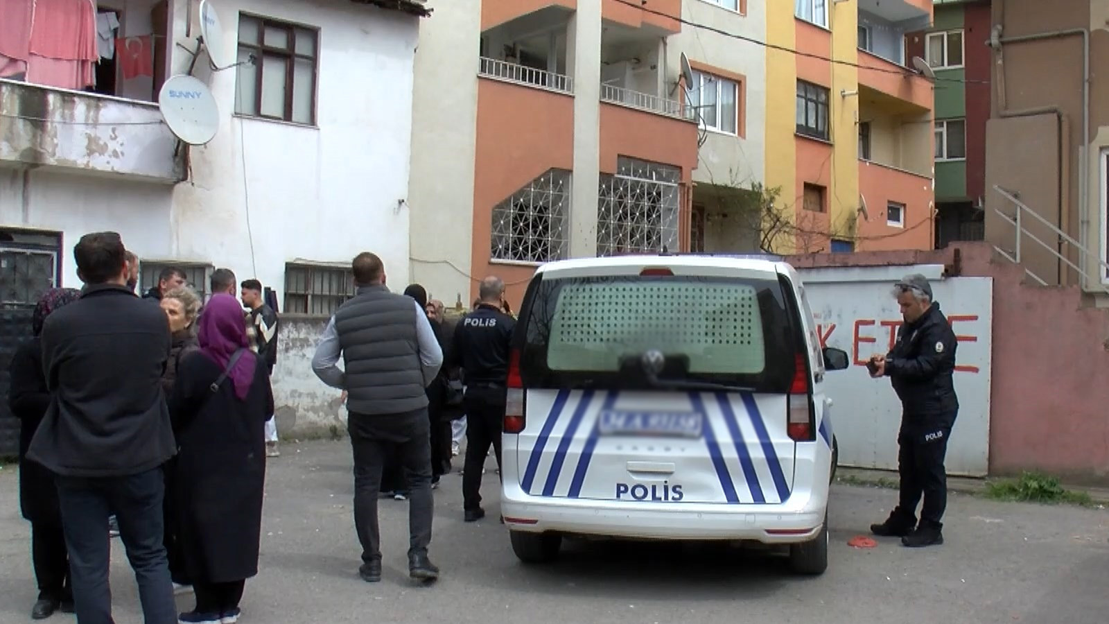 Kartal'da yalnız yaşayan kadın evinde kanlar içinde ölü bulundu