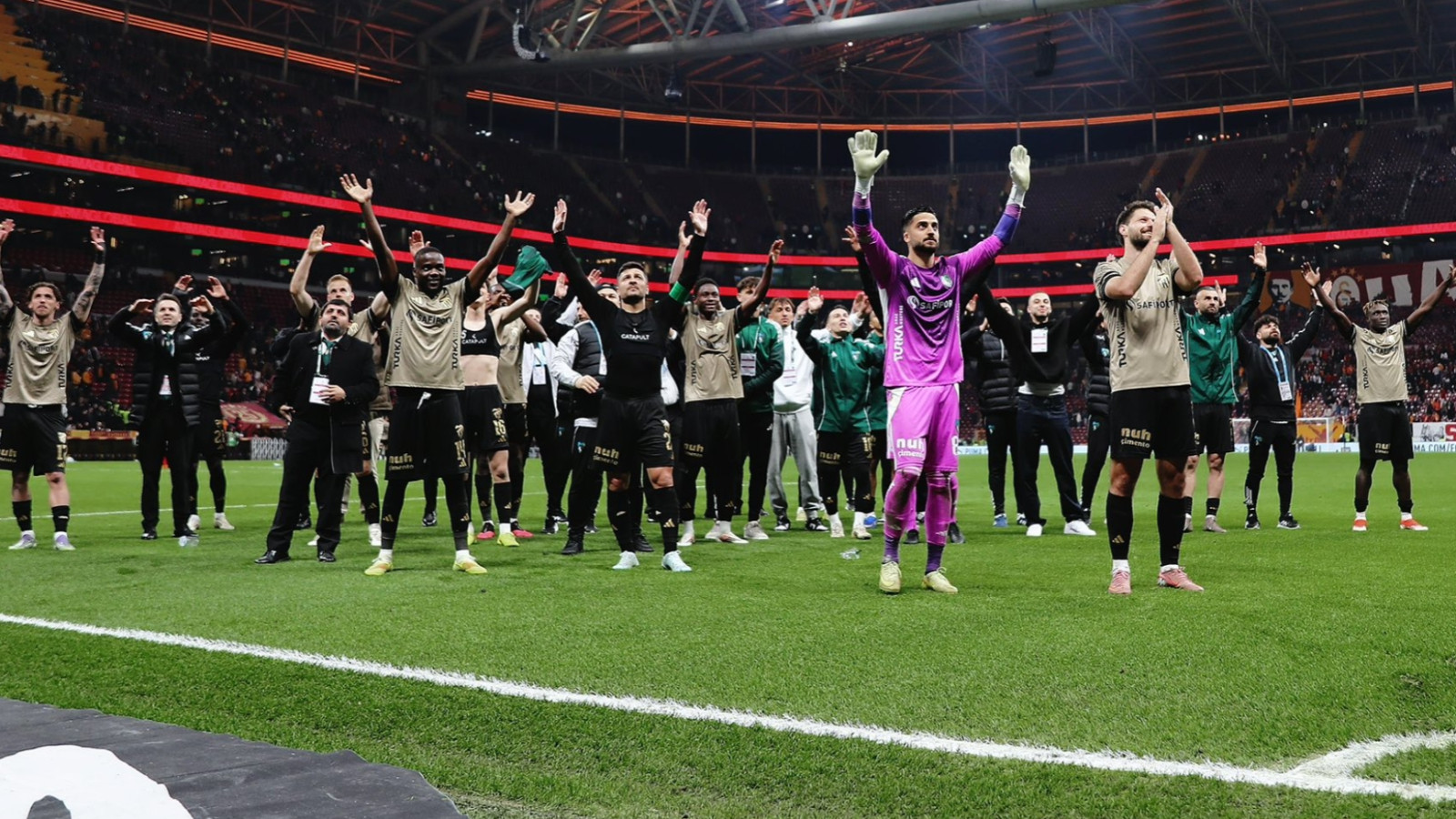 Kocaelispor genç kaleciye imza attırdı