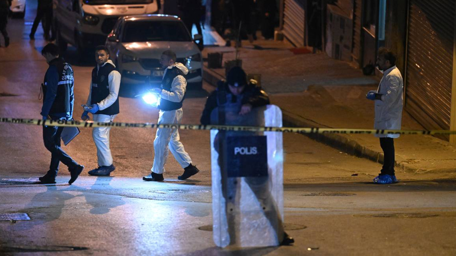 Küçükçekmece’de silahlı saldırı: Çok sayıda yaralı var