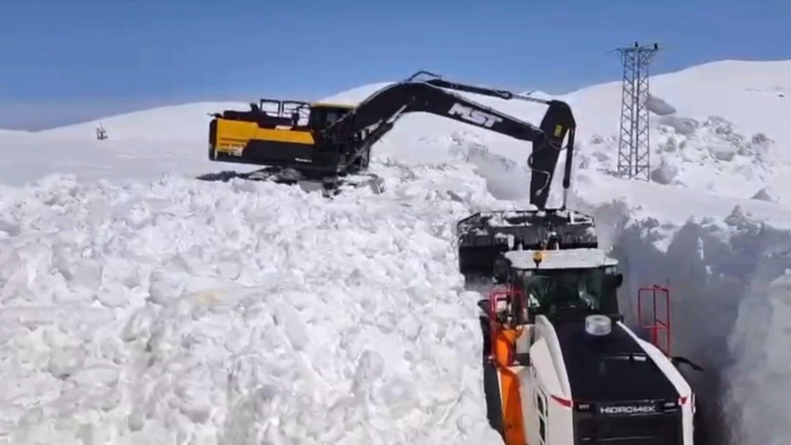 Nisan ortasında 10 metrelik karla mücadele!