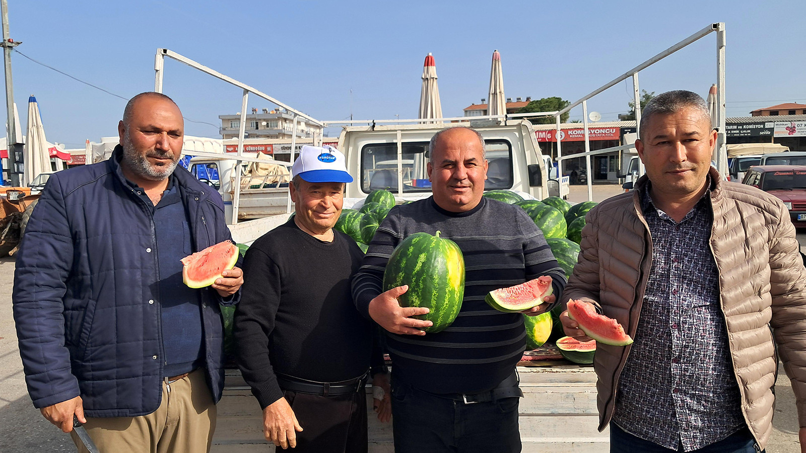 Sezonun ilk erkenci karpuzunun kilosu halde 40 lira!