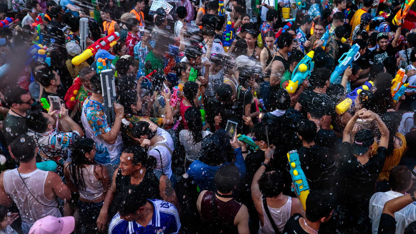 Songkran’da 3 günde 191 can kaybı: 'Su festivali' yolları kana buladı