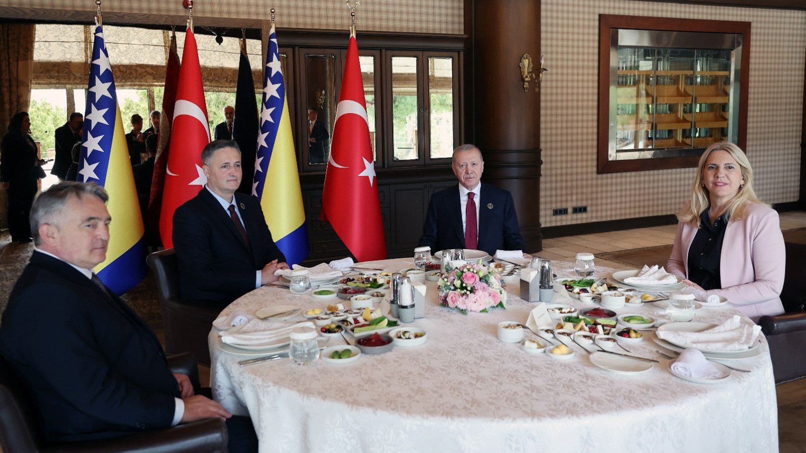 Cumhurbaşkanı Erdoğan, Bosna Hersek Devlet Başkanlığı Konseyi üyeleriyle bir araya geldi