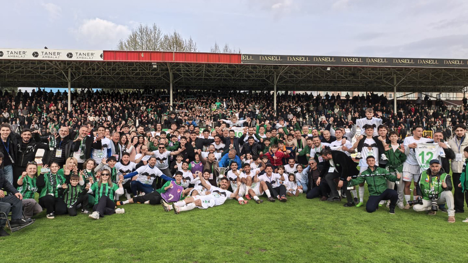 İnegöl Kafkas Spor Kulübü şampiyon olarak TFF 2. Lig'e yükseldi