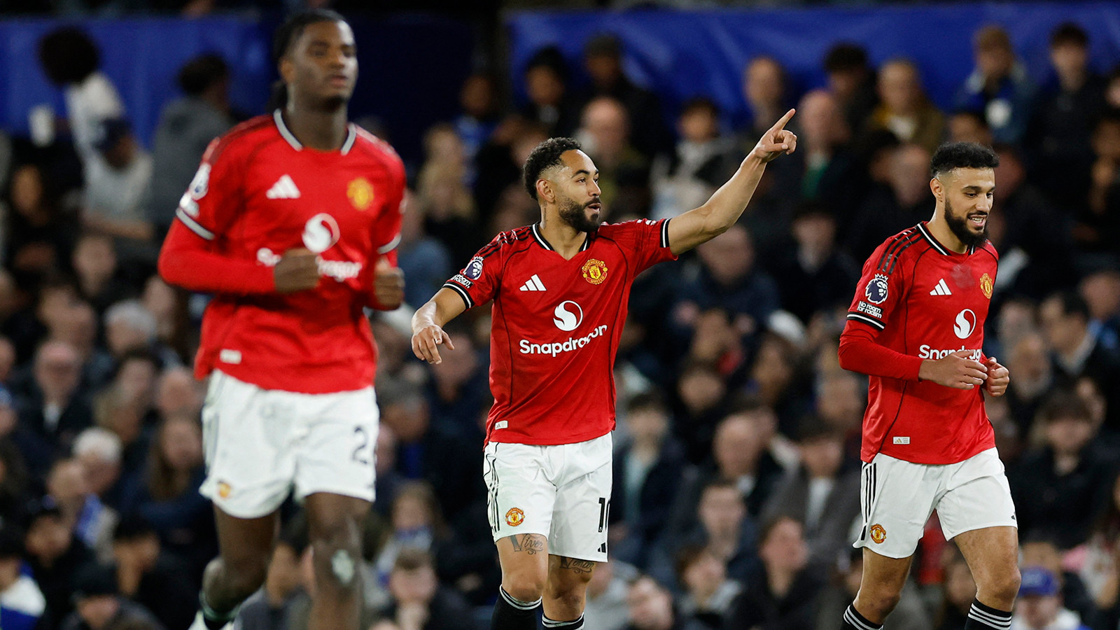 Manchester United, Chelsea'yi deplasmanda yıktı