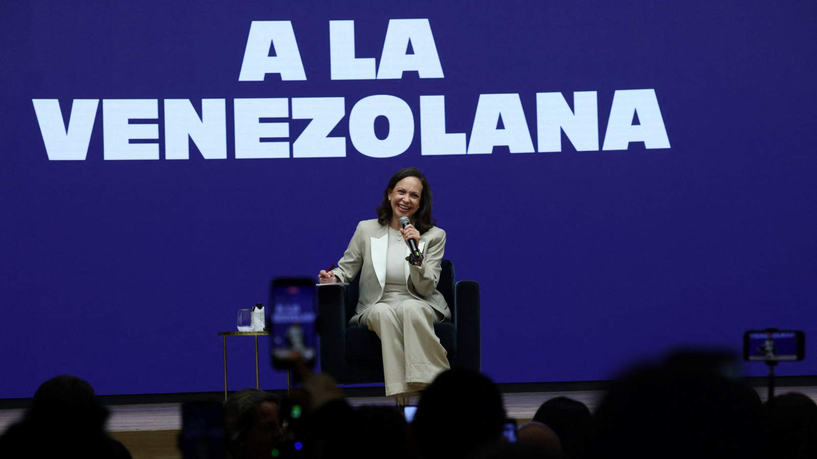 Nobel Barış Ödülünü kazanan Machado Trump'ın oyuncağı olmayı tercih etti