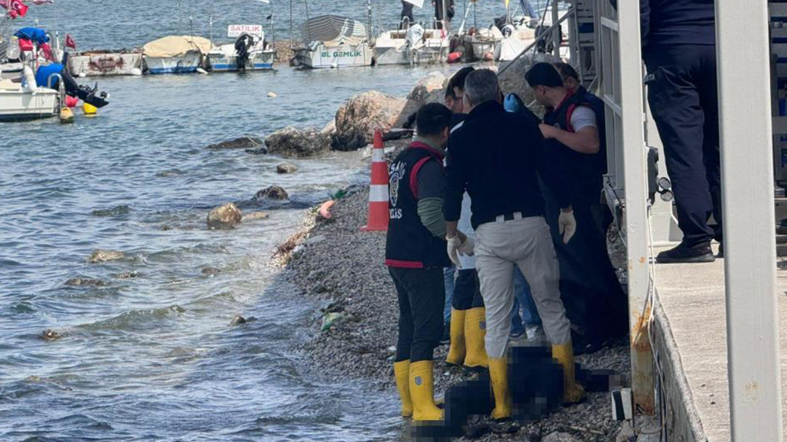 Vatandaşlar fark etti; Fethiye Körfezi'nde erkek cesedi bulundu