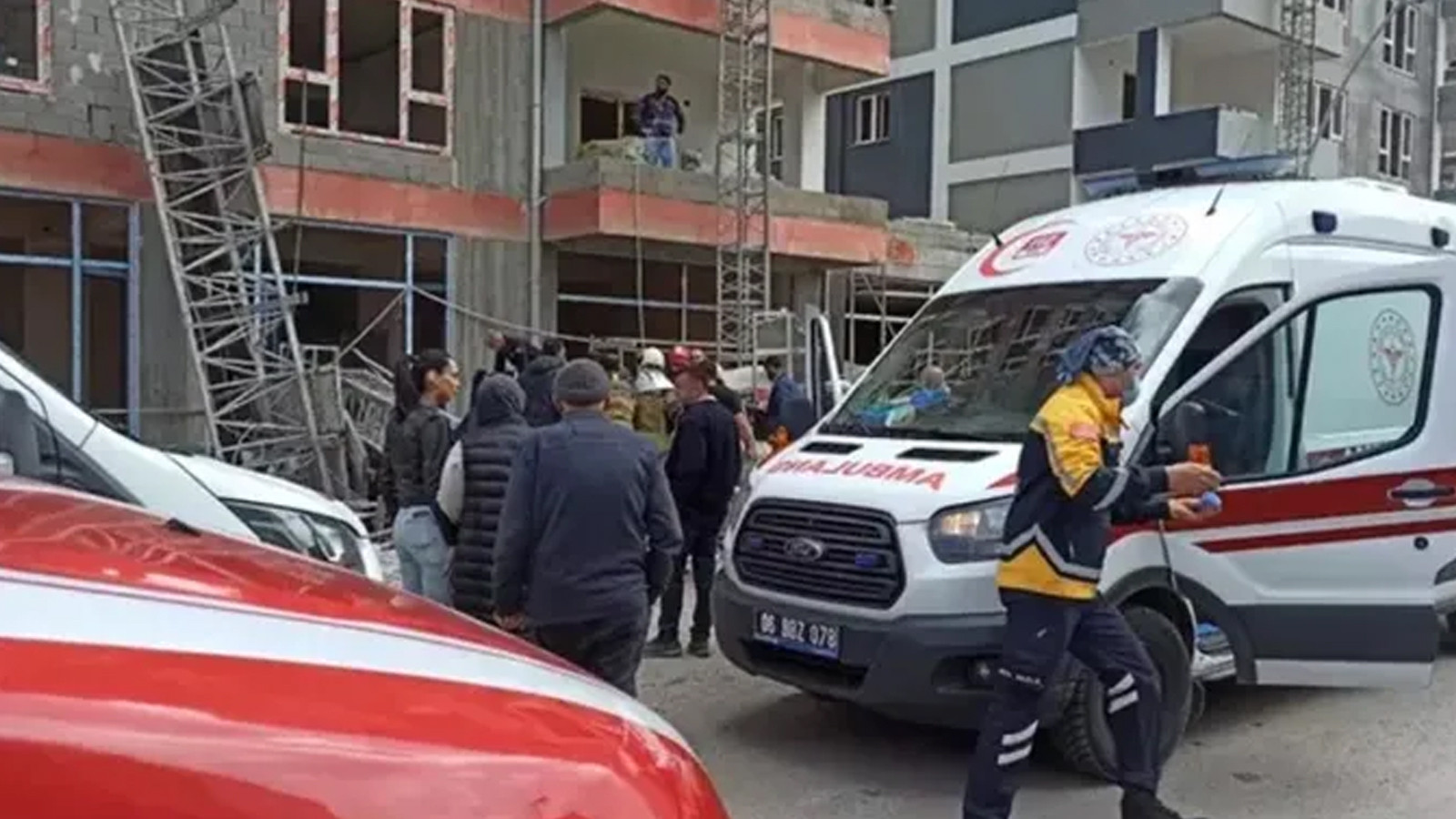 Ankara’da inşaat iskelesi çöktü: Yaralılar var