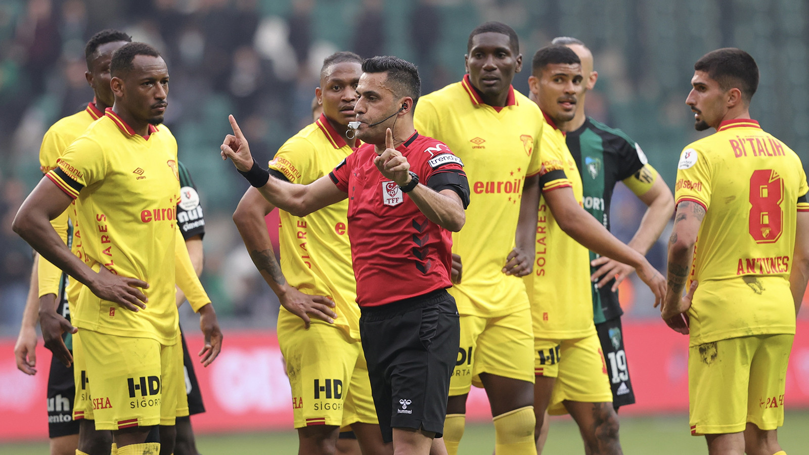 Göztepe'den hakem kararına sert tepki: "Sürecin takipçisi olacağız"