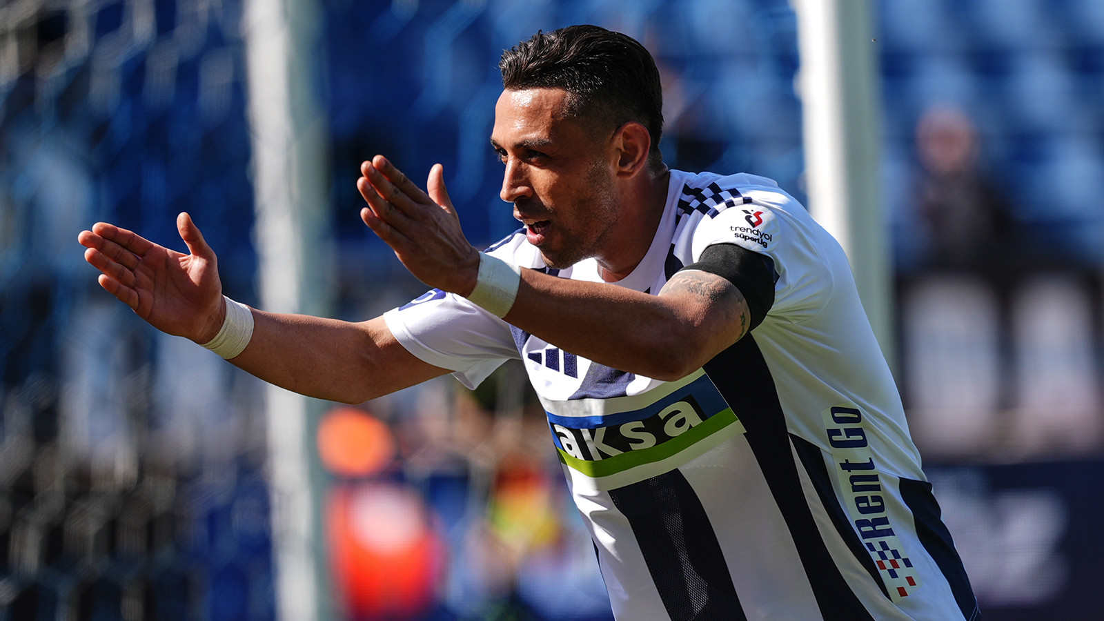 İrfan Can Kahveci inanılmaz bir golle Kasımpaşa'ya üç puanı getirdi!