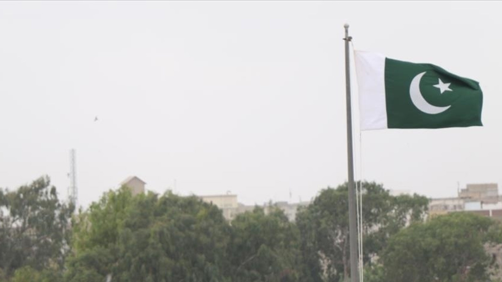 Pakistan'da ABD-İran teyakkuzu: Oteller boşaltıldı, yollar kapatıldı