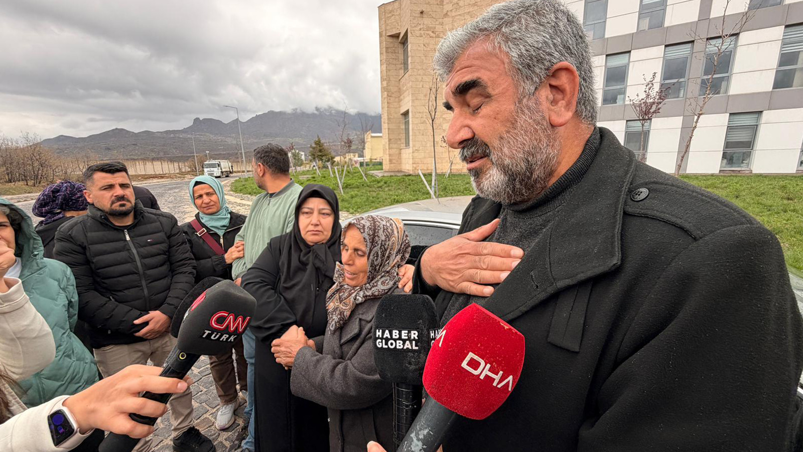Rojin Kabaiş’in babasından Tunceli’de Doku ailesine destek ziyareti