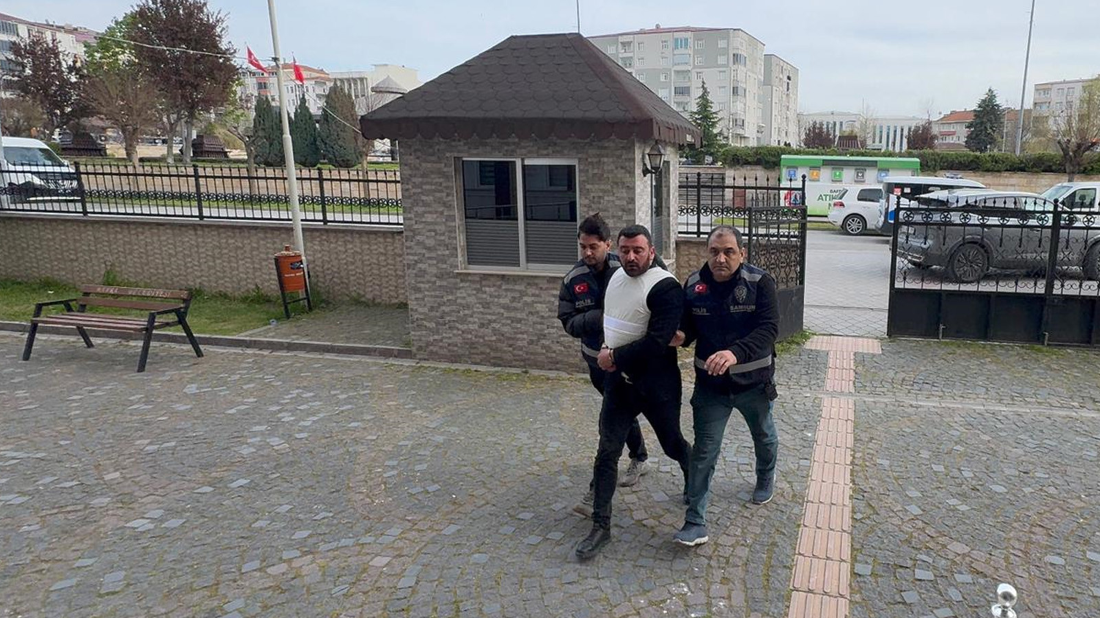 Uyurken öldürülmüştü: Azmettirdiği öne sürülen 2 kardeş tutuklandı