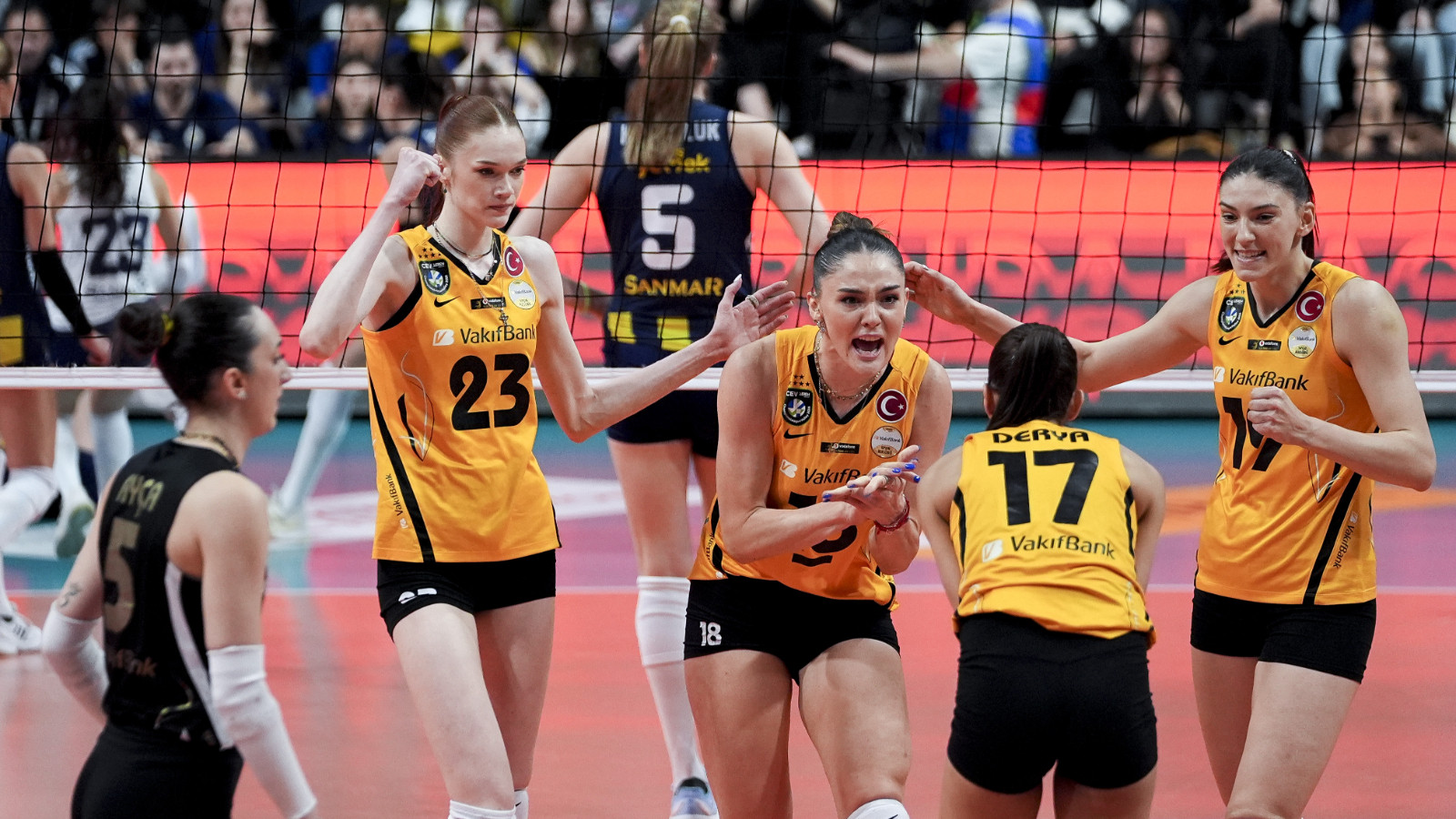 VakıfBank, Fenerbahçe'yi yenerek şampiyon oldu
