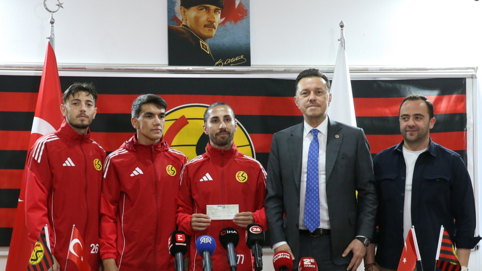 2. Lig'i hedefleyen Eskişehirspor'a 5 milyon lira prim verildi