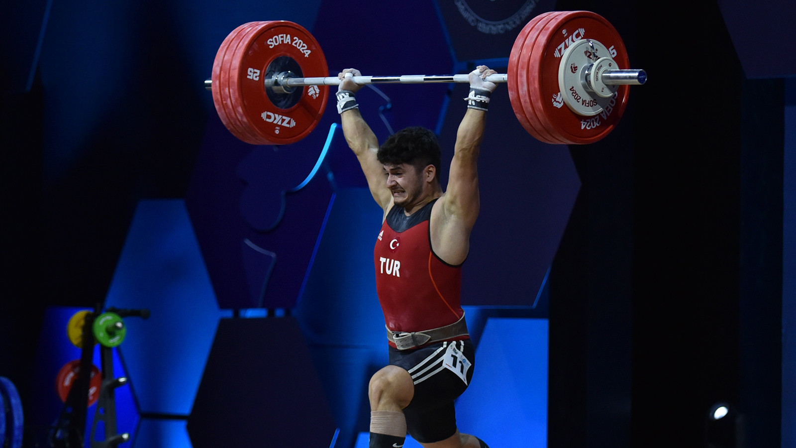Milli halterci Muhammed Furkan Özbek, Avrupa rekoru kırarak şampiyon oldu