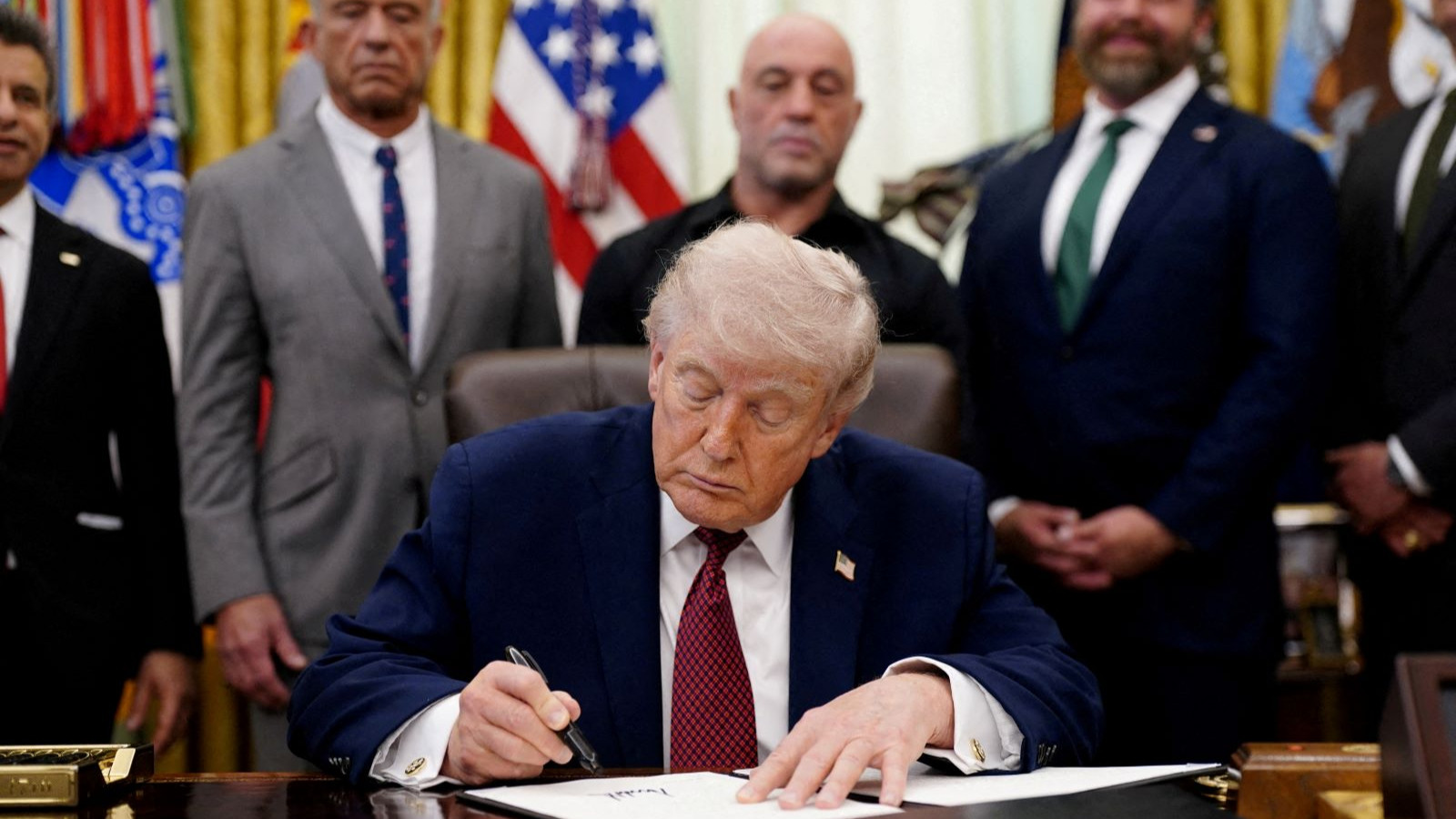 Trump'ın stratejisi: Kaos yarat, işler ters giderse geri adım at