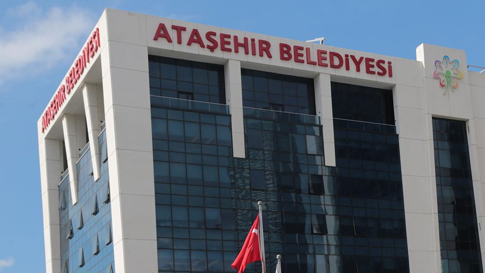 Ataşehir Belediyesine yönelik operasyonda gözaltına alınan 20 şüpheli adliyede