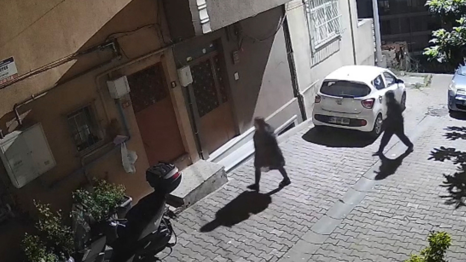 Bina girişinde taciz; kaçan şüpheli çalıştığı fırında yakalandı