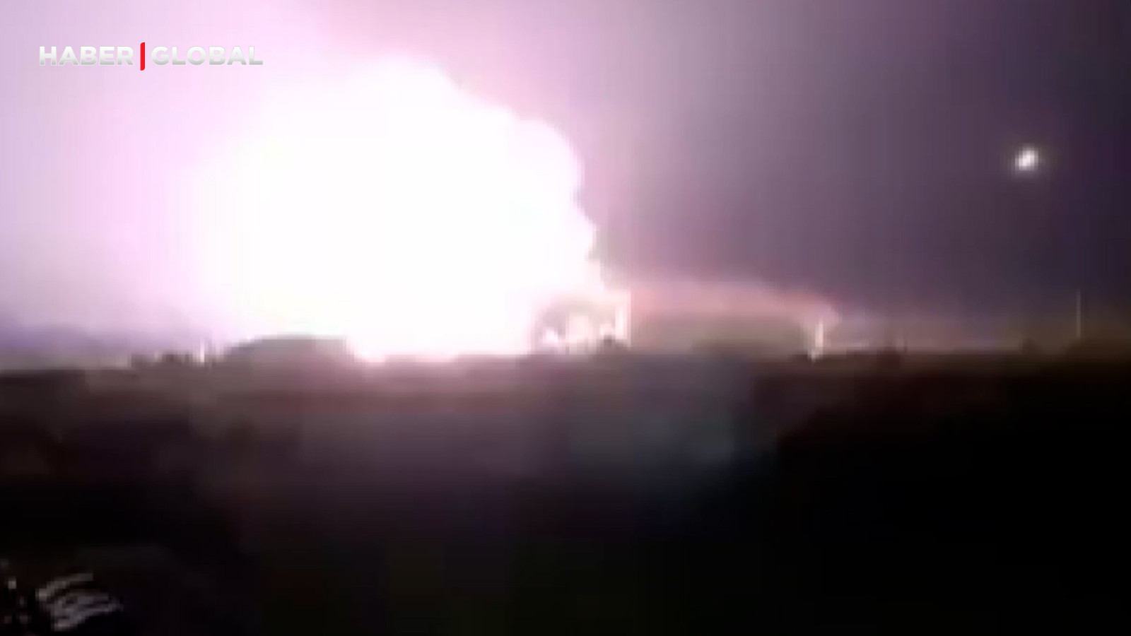 Enerji santralinde patlama anları kamerada