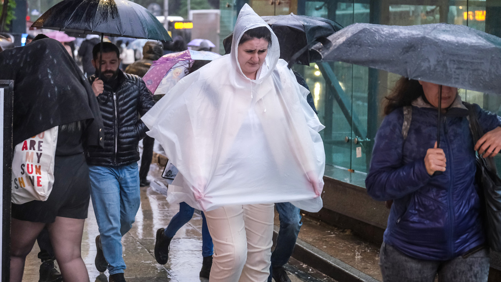 İstanbul için sağanak uyarısı: Valilik süre verdi, riskli saatler açıklandı