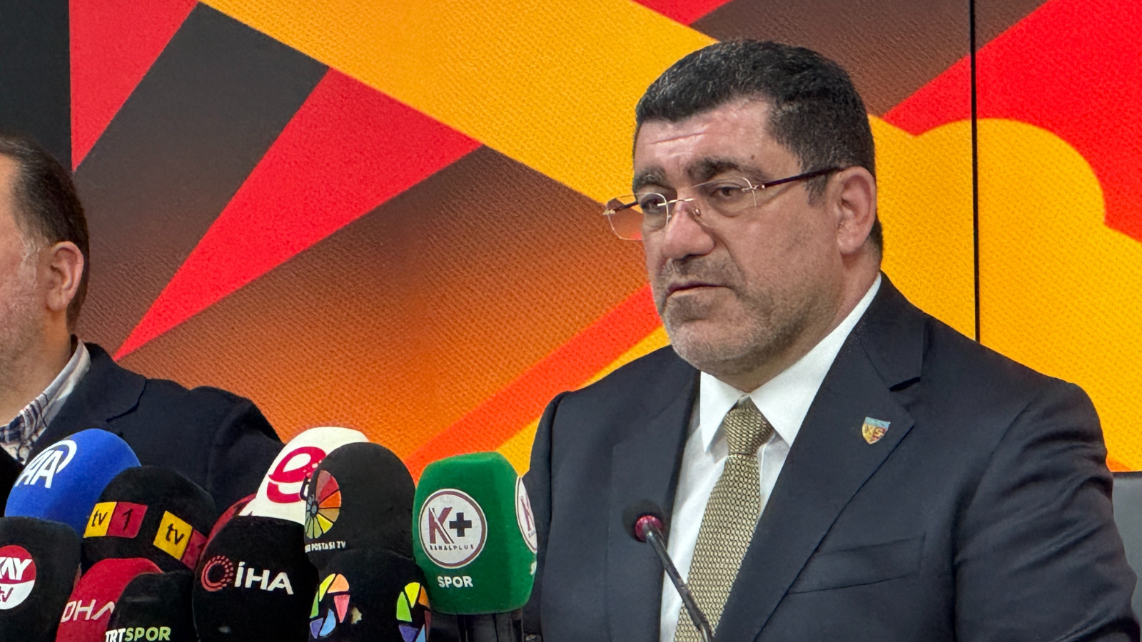 Kayserispor Başkanı Nurettin Açıkalın'dan hodrimeydan: "Daha iyi yaparım diyen varsa gelsin, kulübün anahtarını bugün teslim edeyim"