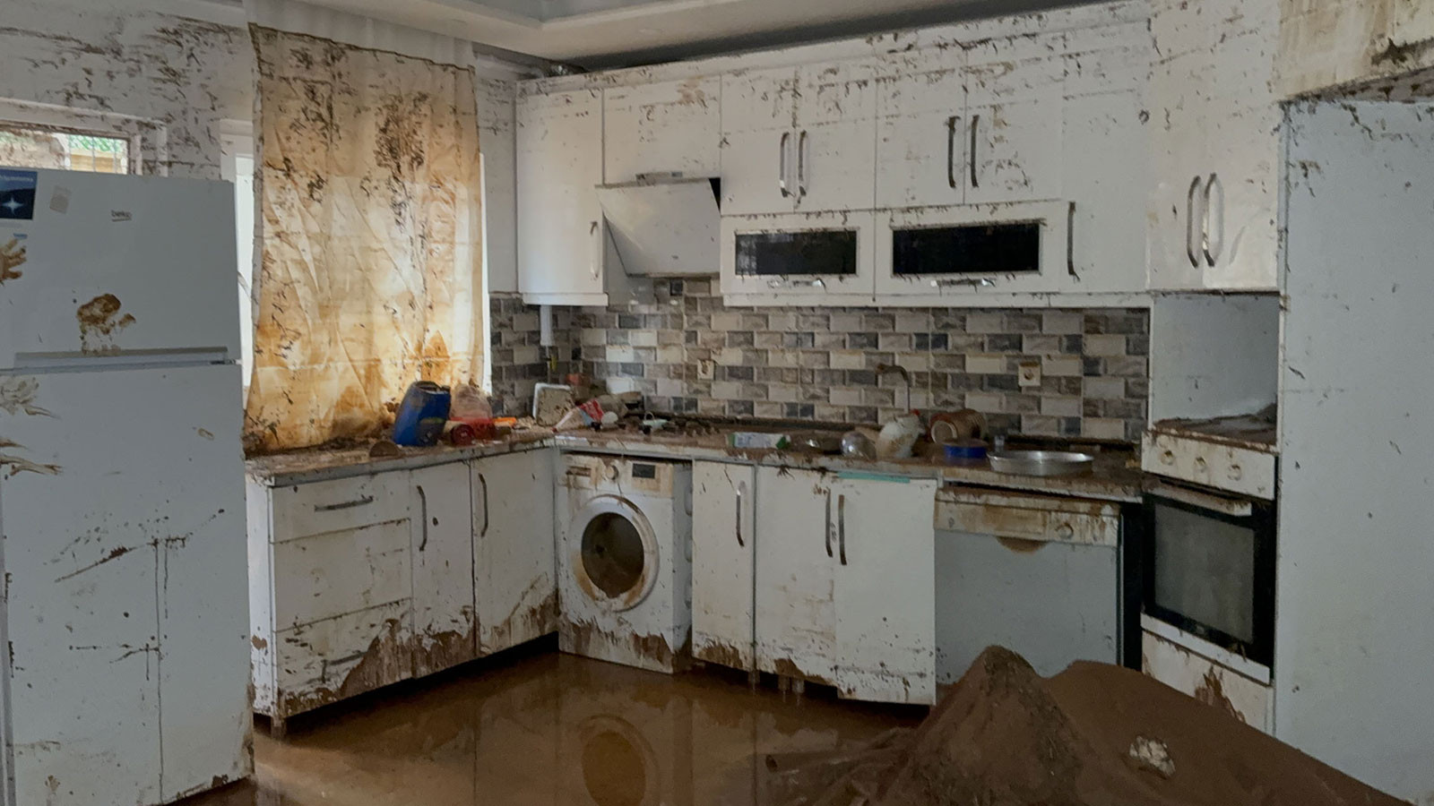 Mardin Midyat’ta taşkınlarda su basan 150 ev zarar gördü