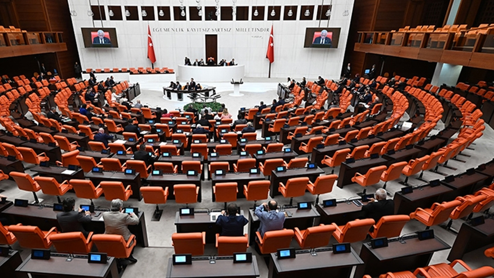 Doğum izni uzatıldı, sosyal medyaya yaş sınırı geldi