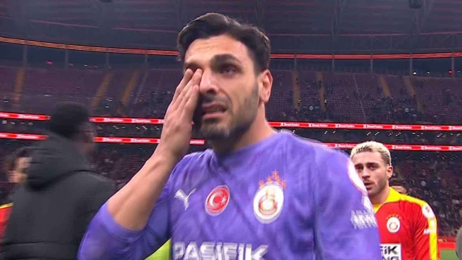 Galatasaray taraftarı, Günay Güvenç'i ağlattı