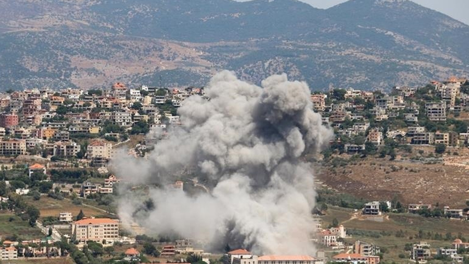 İsrail ateşkesi dinlemiyor! Lübnan'da vurulan araçta 2 kişi öldü