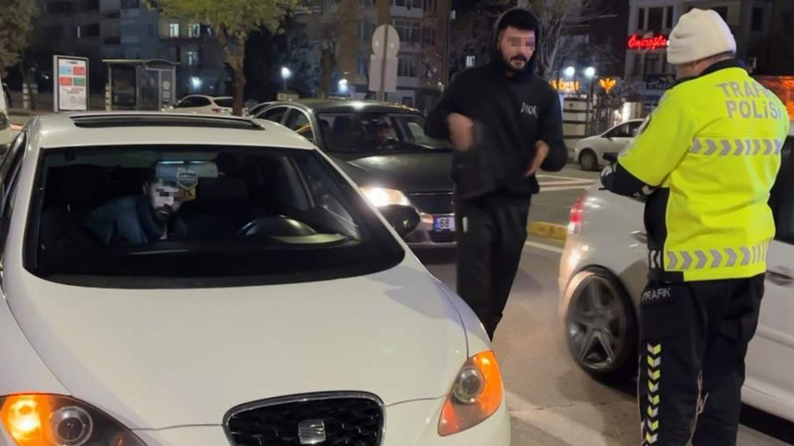 Ön plakası takılı olmayan araç sürücüsüne 4 bin lira ceza