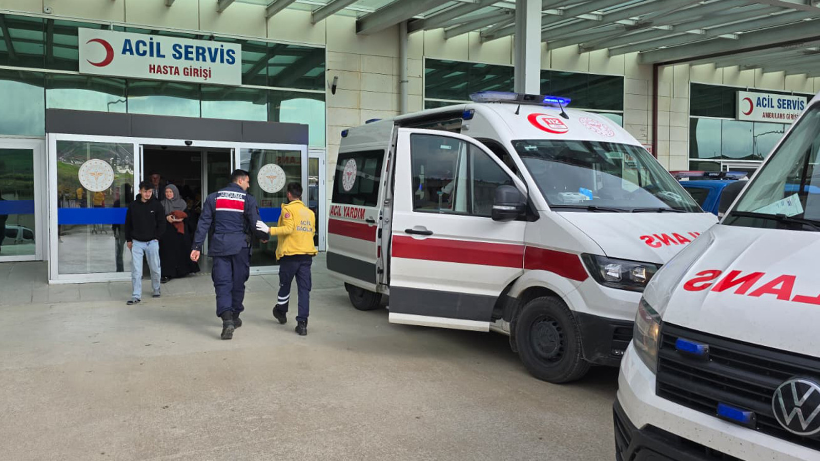 Samsun'da öğrenci servisi elektrik direğine çarptı: 13 yaralı