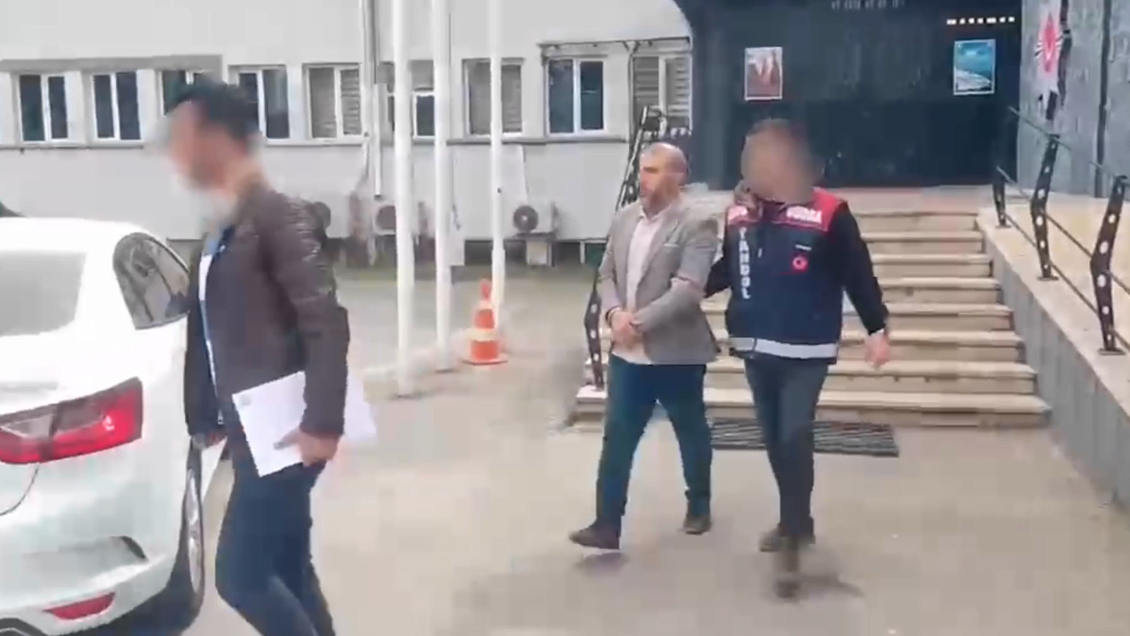 Telefonla aradığı çifti 2 milyon TL dolandırdı