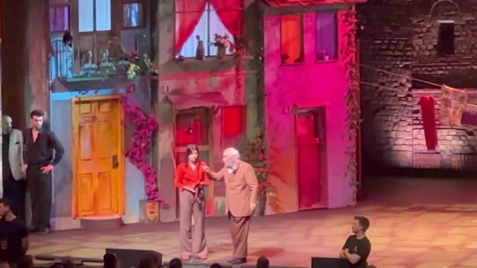 Ünlü sanatçı Müjdat Gezen hastaneye kaldırıldı