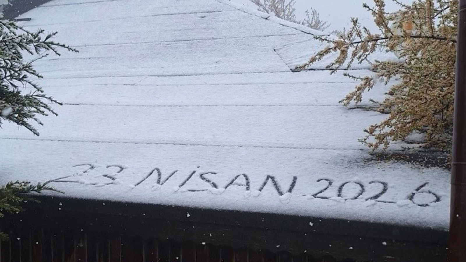 23 Nisan'da kar sürprizi; sıcaklık düştü, her yer beyaza büründü