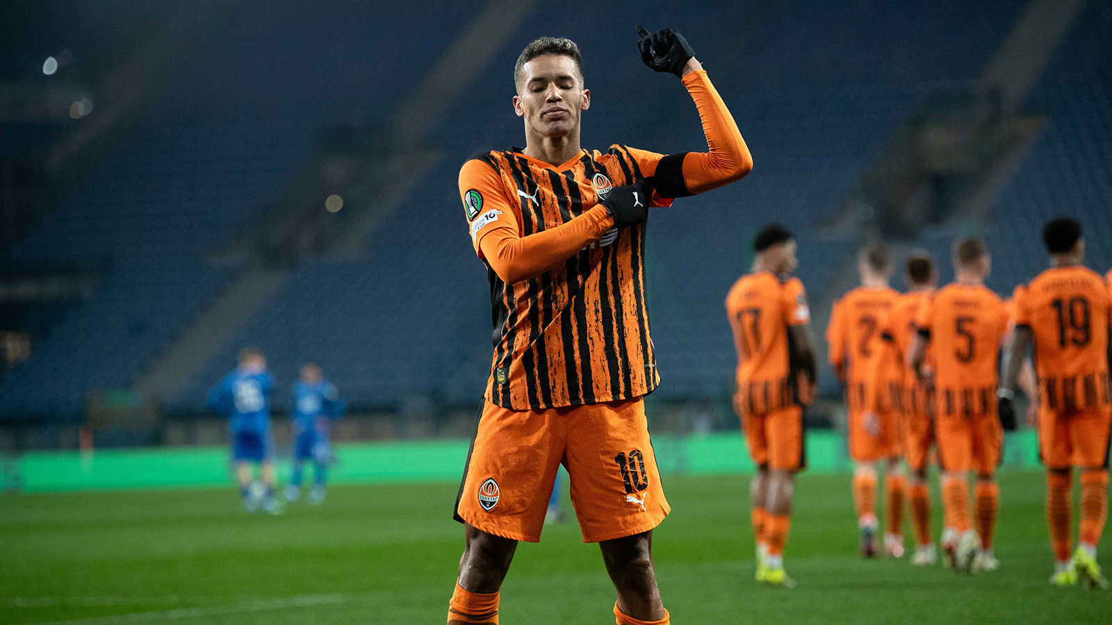 Arda Turan'ın takımı Shakhtar Donetsk, şampiyonluğa koşuyor