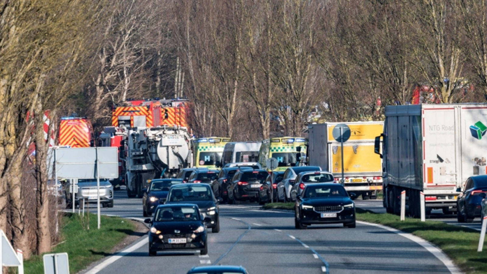 Danimarka’da iki tren kafa kafaya çarpıştı! Çok sayıda yaralı var