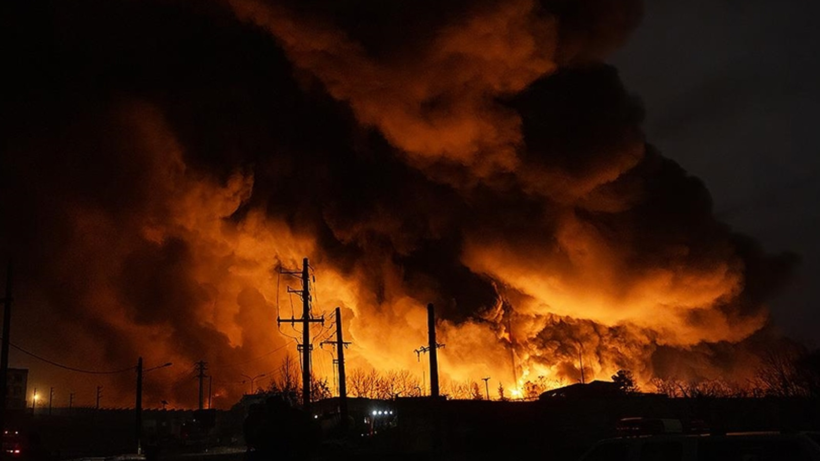 İran'da hava savunma sistemleri devreye girdi! Tahran'da patlama sesleri