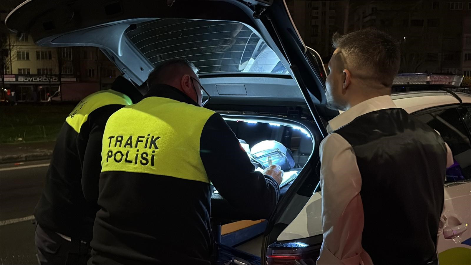 Kayseri'de kaza yapan alkollü sürücü önce polislere teşekkür etti sonra zorluk çıkardı! O anlar kamerada 