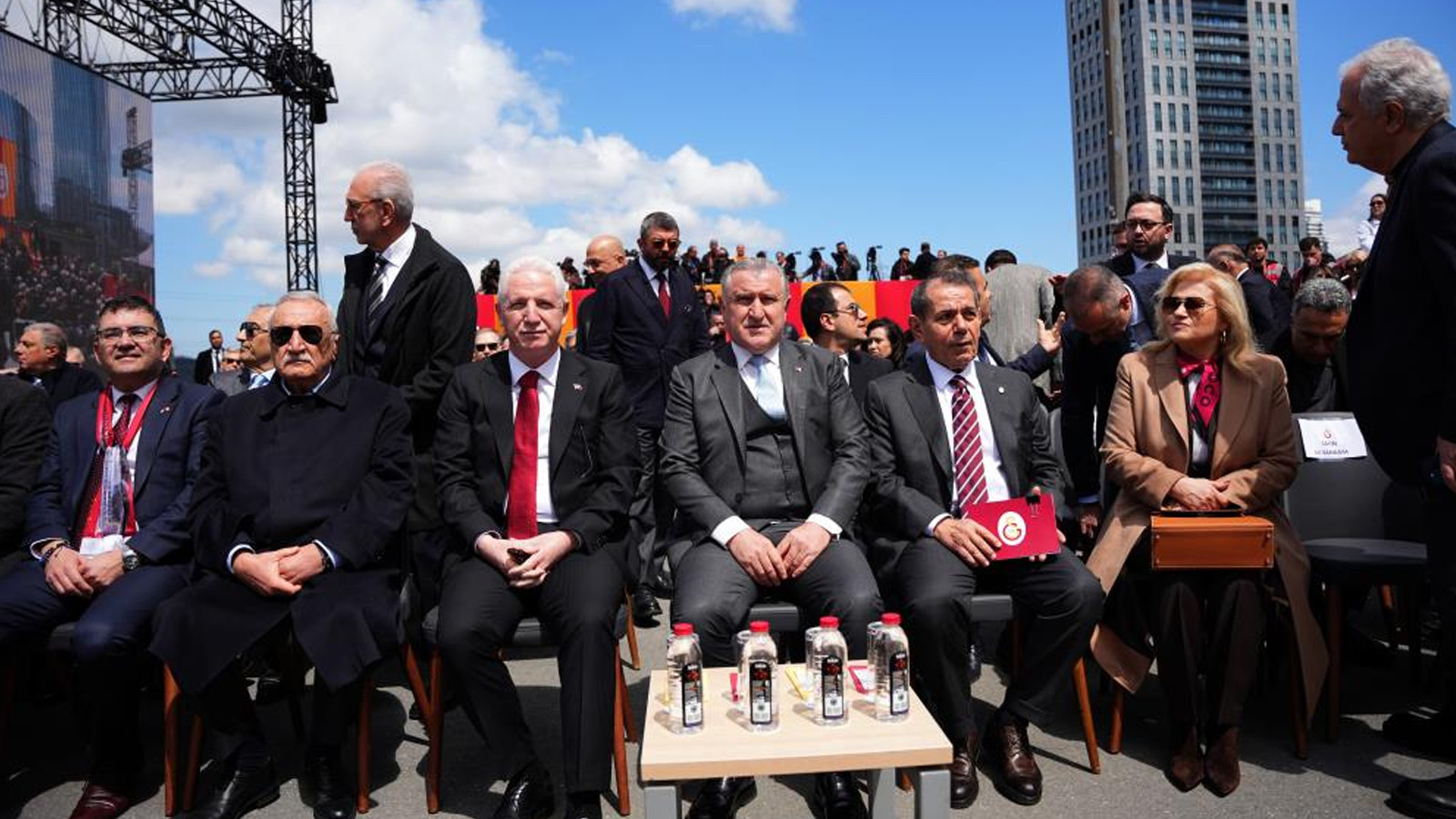 Mehmet Ağar, Galatasaray'ın temel atma törenine katıldı