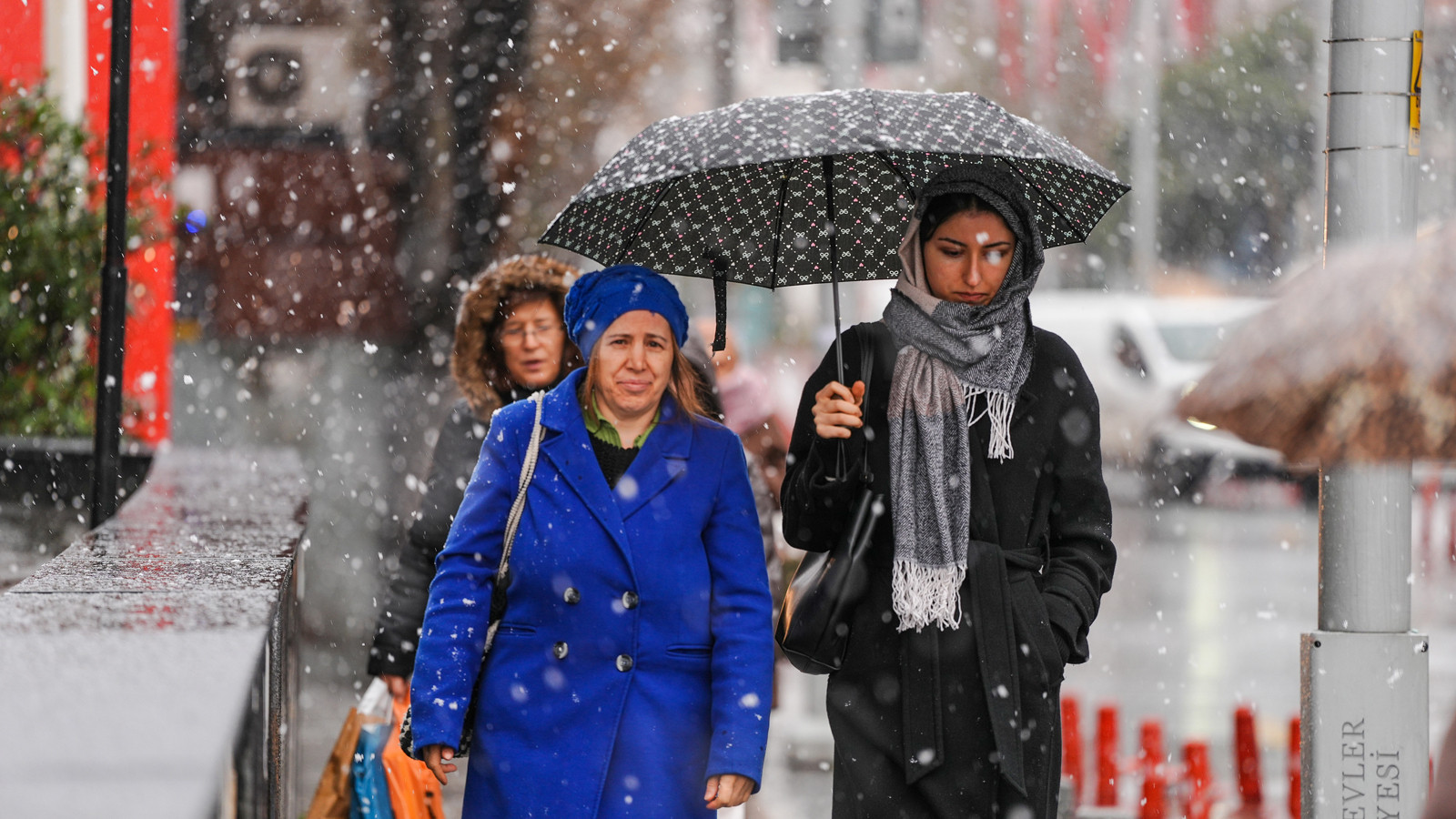 Meteoroloji’den 16 il için sarı alarm: Kar, sağanak ve fırtına etkili olacak