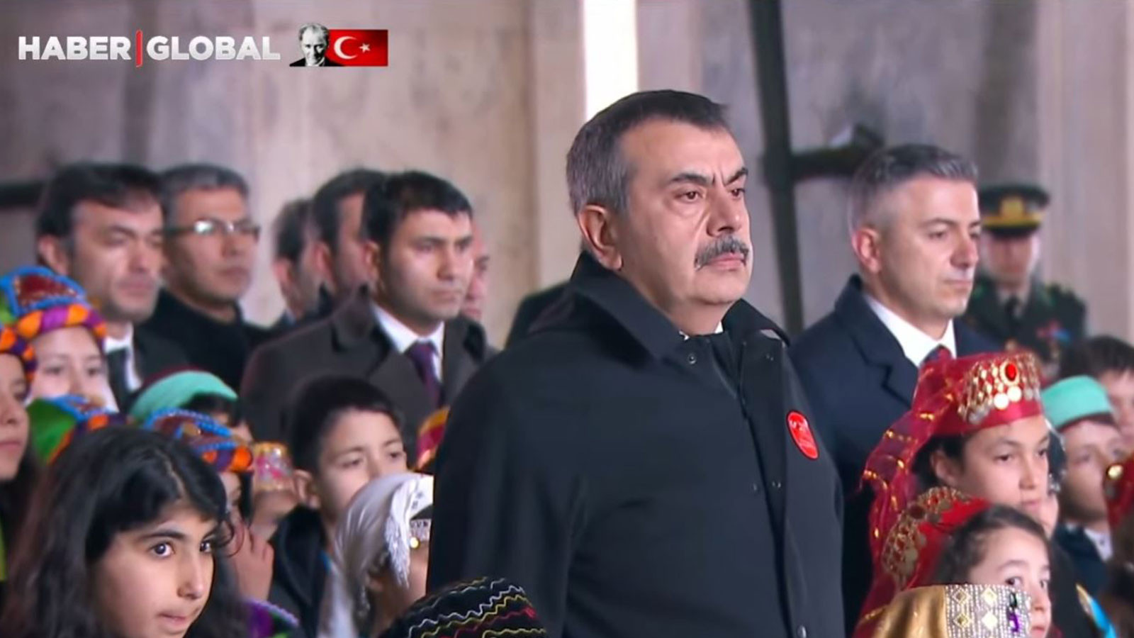 TBMM 106 yaşında! Milli Eğitim Bakanı ve çocuklar Ata'nın huzurunda