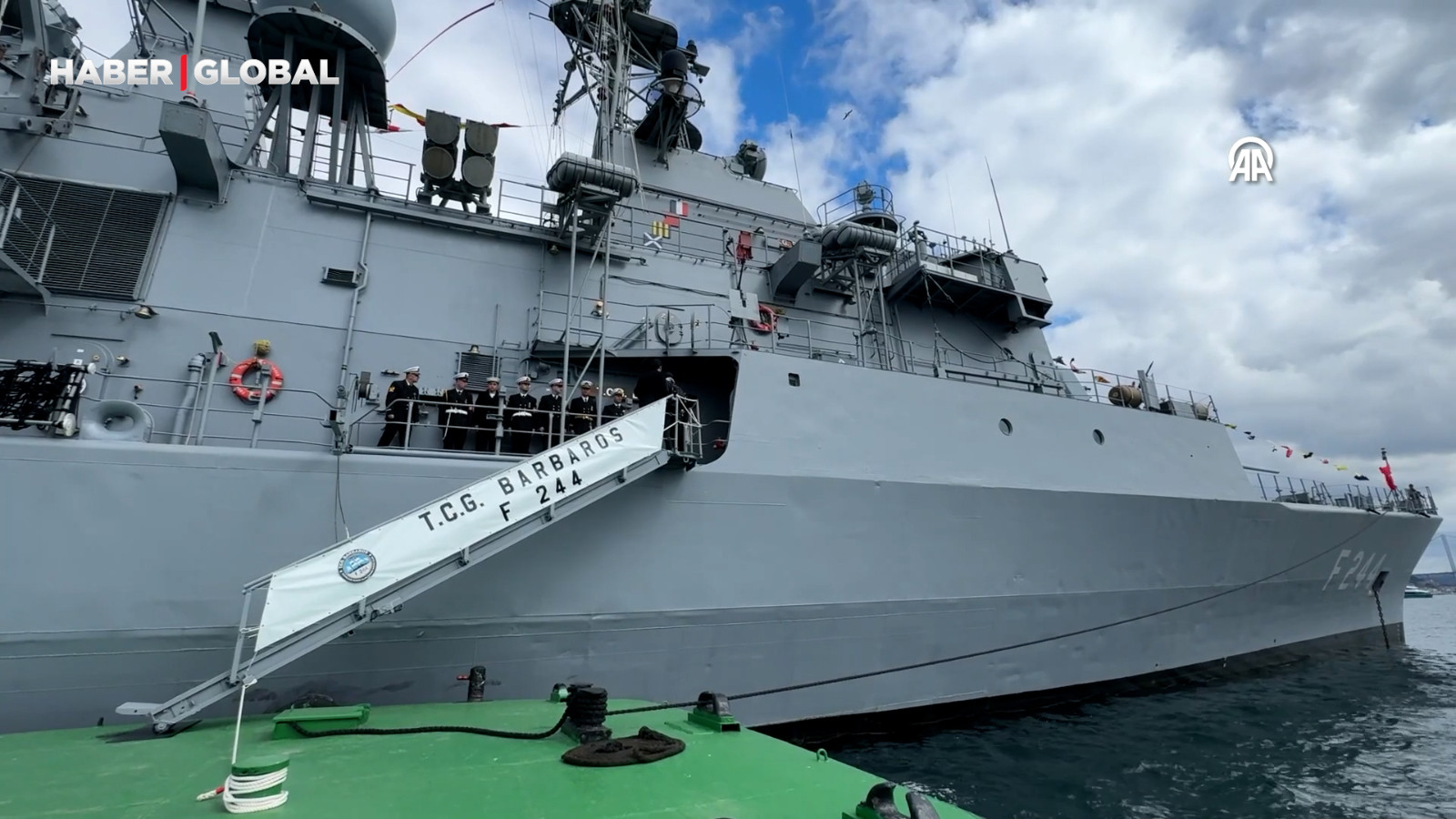 TCG Barbaros Fırkateyni 23 Nisan dolayısıyla ziyarete açıldı