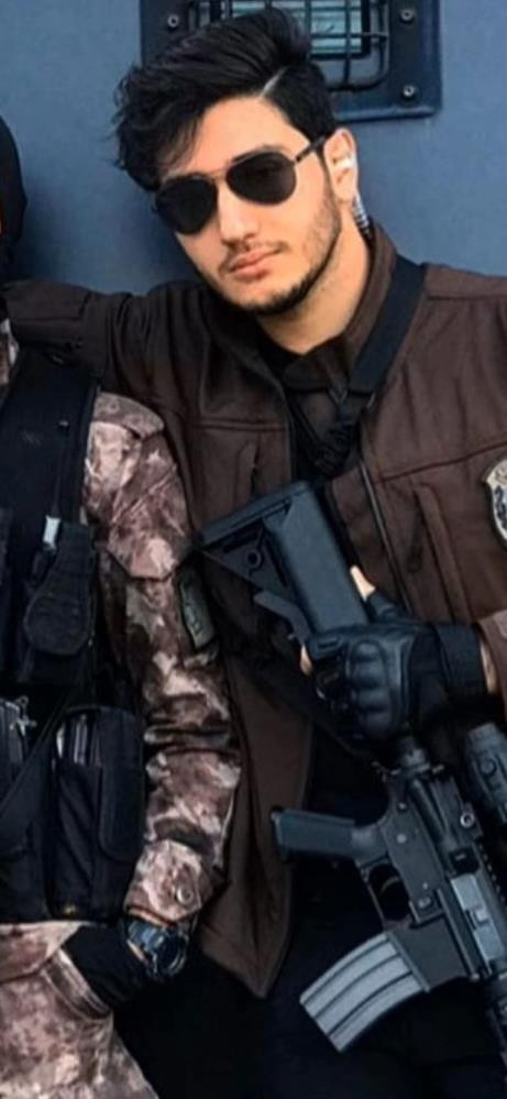 Mustafa Türkay Sonel'in silahlı fotoğrafı ortaya çıktı - Resim : 3